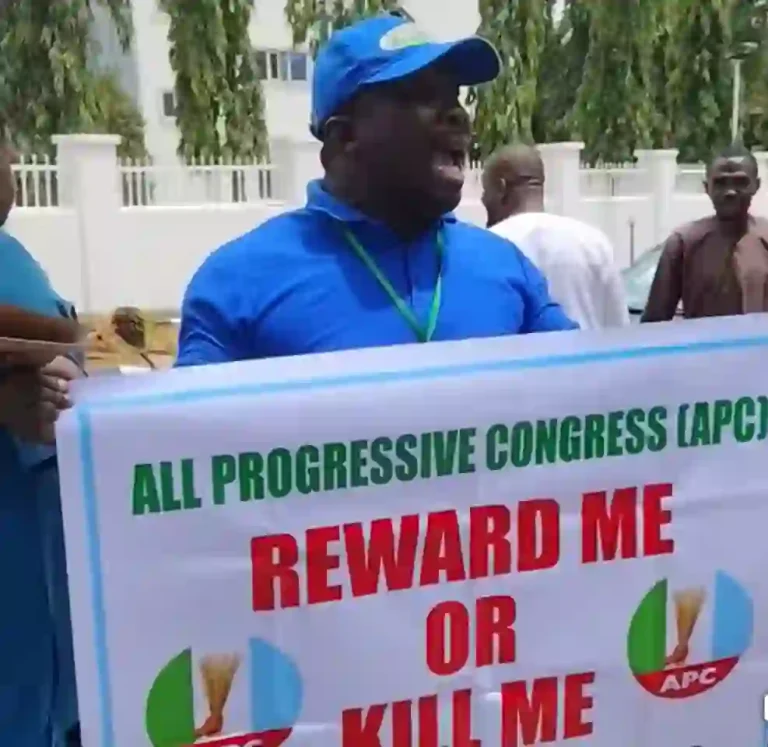 Desperate Party Loyalist Confronts APC Headquarters Over Alleged Betrayal