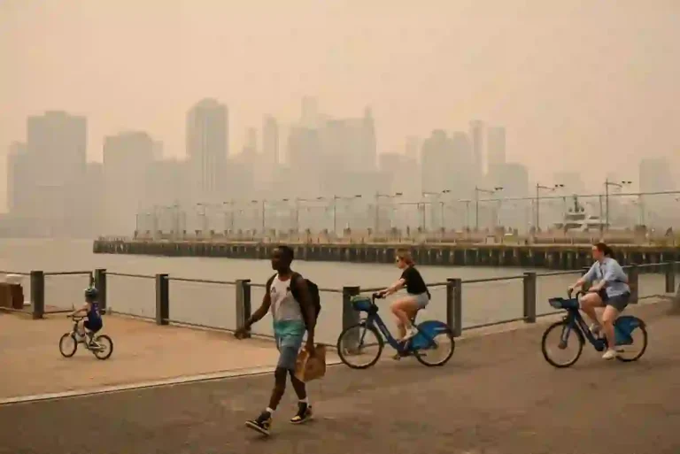 Trump Threatens Higher Canada Tariffs Over Wildfire Smoke Choking US Cities Trump Threatens Higher Canada Tariffs Over Wildfire Smoke Choking US Cities