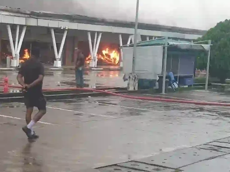 Fire Guts SPAR Outlet in Calabar Fire Guts SPAR Outlet in Calabar